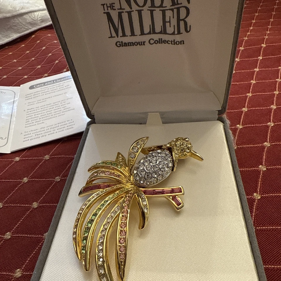 Broche prendedor colección glamour colibrí dorado esmalte diamantes de imitación Nolan Miller  Foto 1 de 4