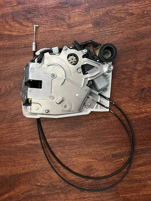 NEW OEM Door Lock Actuator 6920008020 6920008021 2011-2017 Toyota Sienna - Image 1 of 4
