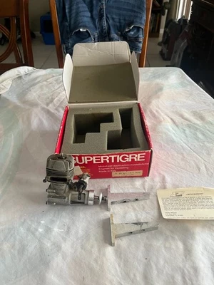 Super Tigre 49 2 Takt Glühen RC Ferngesteuertes Flugzeug Motor Engine Nitro Gas - Bild 1 von 4