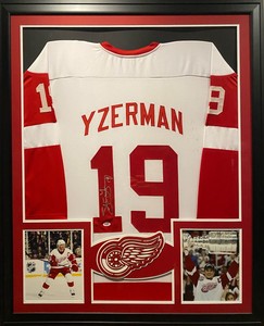 steve yzerman memorabilia