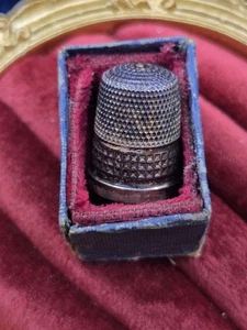 Antique Sterling Silver Thimble – Hallmarked Original Velvet-Lined Box – c.1900 - Picture 1 of 8