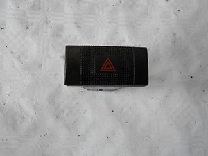 Interruptor intermitente de advertencia Kia Rio año 1999-2002 - Imagen 1 de 1