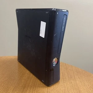MICROSOFT XBOX 360 S 1439 4GB CONSOLE ONLY - TESTED - No HDD Cover - Picture 1 of 6