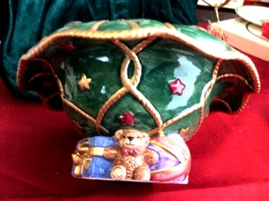 FITZ & FLOYD HOLIDAY BOWL -RAISED 3-D DESIGN -9 1/2" DIAM.-BEAUTIFUL COLLECTIBLE - Picture 1 of 16
