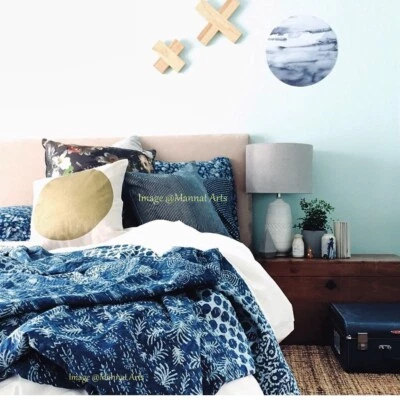 Colcha de algodão feita à mão com estampa de folha índigo indiana Kantha   - Imagem 1 de 4