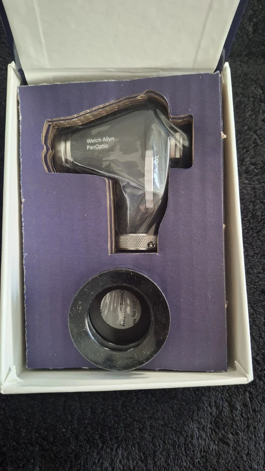 Oftalmoscopio Welch Allyn 118-3 PanOptic Plus LED con vista de 20x Foto 1 de 4