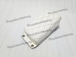 ALMOHADILLA DE ASIENTO DE CUERO BLANCO ACABADO DIAMANTE HARLEY BOBBER CHOPPER - Imagen 1 de 9