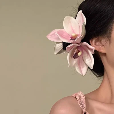 Pinza para el pelo flor artificial, horquilla flor bohemia flor hawaiana↔ Foto 1 de 4