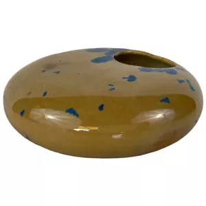 "Jarrón beige de cerámica artística Ikebana con cristal azul + artista rana firmado 5" - Imagen 1 de 10