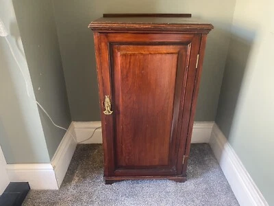 Antiguo armario de mesita de noche victoriano de caoba Foto 1 de 4