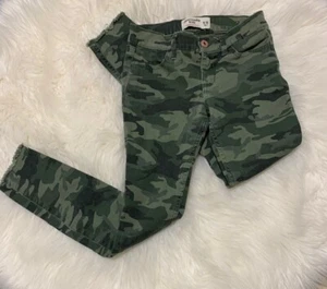 Abercrombie Kids Super Skinny Camo Jeans Frayed Raw Hem - Girl's Size 9/10 - Picture 1 of 5