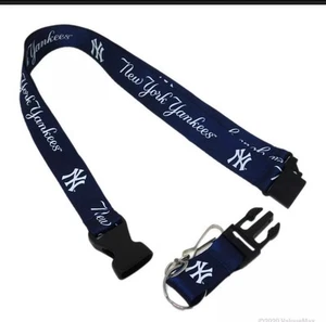 N.Y Yankees CURSIVE SCRIPT Lanyard W/Setsxh Keychain MLB - Picture 1 of 2
