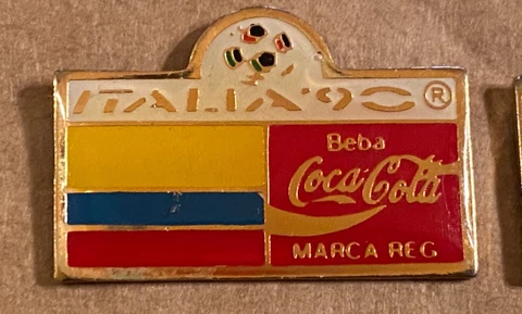 ITALIA 1990 SOCCER WORLD CUP - COLOMBIA FLAG PIN Cover