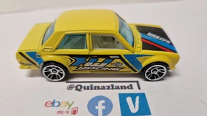 Hot Wheels Datsun bluebird 510 version rouge claire 2010-097 (DV013) - Imagen 1 de 6