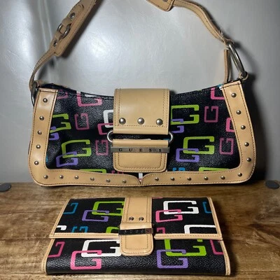 Bolso de mano Guess vintage estilo Y2K y cartera a juego Foto 1 de 4