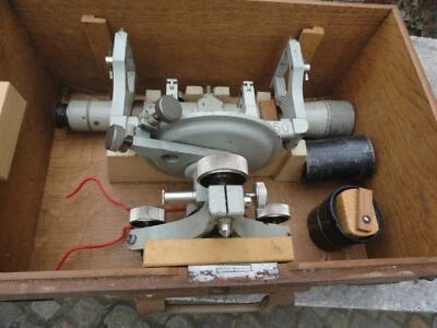 Ancien , niveau de géomètre Morin dans son coffret bois - Photo 1/3