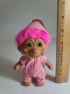 Muñeca Troll Vintage 4.5" TNT 1991 Pijama Rosa Gorra de Noche Pelo Rosa Ojo Amarillo Usado en Excelente Condición - Imagen 1 de 10