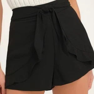 Lulu's On an Adventure Black Ruffle Tie-Front Shorts Size Small - Picture 1 of 8