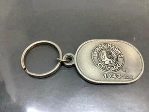 Vintage NHL MOLSON EXPORT Keyring CHICAGO BLACKHAWKS Keychain 1943 Porte-Clé LNH - Picture 1 of 10