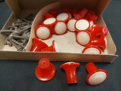 Cómoda o gabinete vintage con perilla de baquelita 24 ROJO Y BLANCO NUEVO DE STOCK Foto 1 de 4