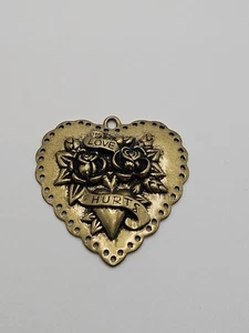 Betsey Johnson Brass Tone Love Hurts Heart Charm - Picture 1 of 8