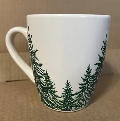 Taza de café de porcelana de pinos de hoja perenne de hoja perenne de Navidad Royal Norfolk Foto 1 de 4