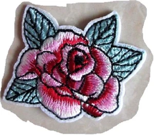 FLEUR BOUTON ROSE ** 5 x 4,5 cm ** APPLIQUE ÉCUSSON PATCH THERMOCOLLANT - C5260 - Picture 1 of 1