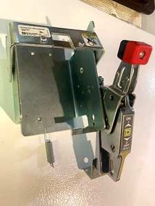* NEW SQUARE D 9422RQ1 SER C OPERATING MECHANISM With Disconnect Handle 600VAC - Picture 1 of 6