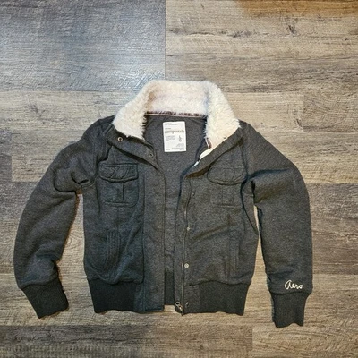 Sudadera Aeropostale Junior Cremallera Completa a Presión Talla Grande Gris Cuello de Piel Sintética  Foto 1 de 4