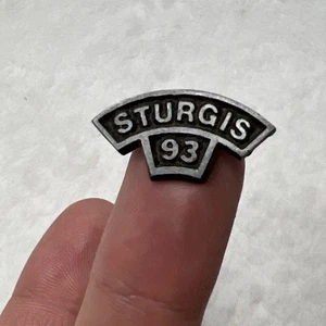 De colección Sturgis 1993 90 Motocicleta Rally Metal Rocker Solapa Pin Plata Estaño - Imagen 1 de 2