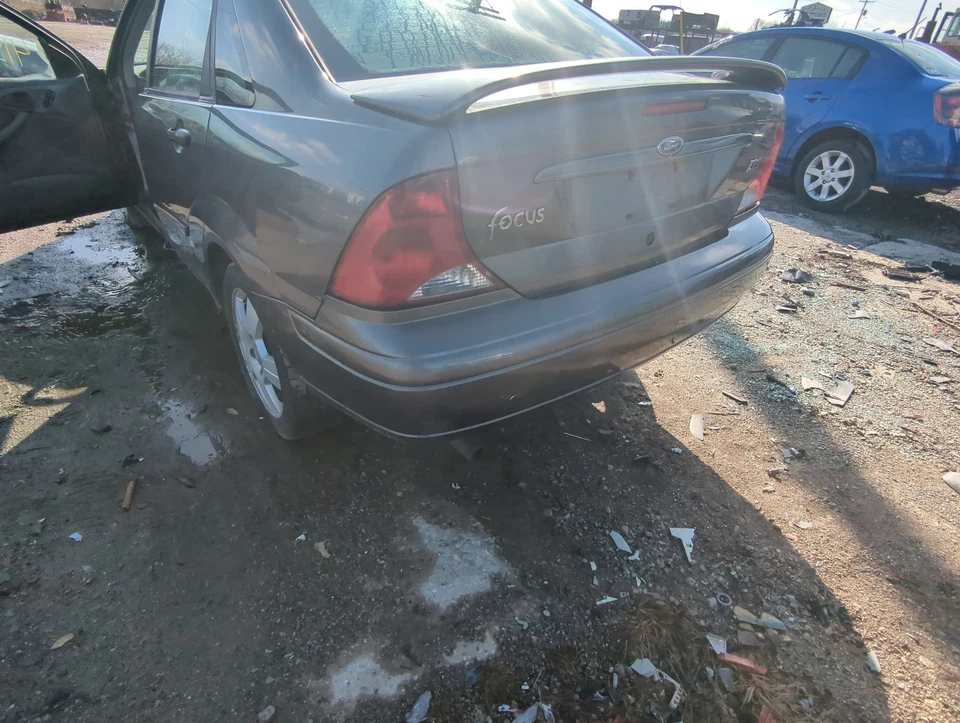 2000-2004 Ford Focus Rear Bumper Assembly Oem NWESB Foto 1 de 2