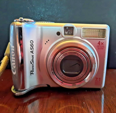 Canon PowerShot A560 7.1MP Digital Camera Silver FOR PARTS OR REPAIR - Image 1 of 4