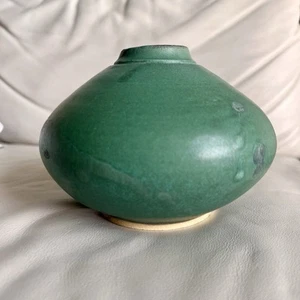 Green Ceramic Vase Pottery Signed - Picture 1 of 6