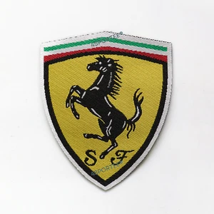 Iron On Patches FERRARI Embroidered Shield Badge Toppa Scudo Termo adesiva - Foto 1 di 2