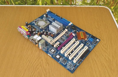ASRock 775i915PL-SATA2  [SOCKET LGA775]  +CPU 3GHZ Placa base Motherboard - Imagen 1 de 4