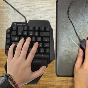Hintergrundbeleuchtung Halb Gaming Programmierbare E-Sport Gaming Tastaturen - Bild 1 von 12