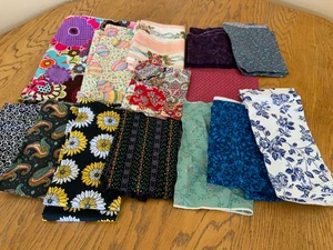 1 lb + 11 oz. VINTAGE AND MODERN FLOWERS FLORAL FABRICS LOTS OF COLORS - Picture 1 of 6