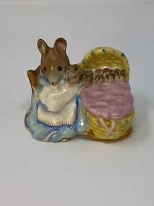 Beatrix Potter’s 1951 "Hunca Munca" Figurine - F. Warne & Co. Beswick England  - Picture 1 of 8
