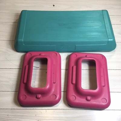 Plataforma antideslizante The Step Original Aerobic Stepper con 2 elevadores púrpuras y verde Foto 1 de 4