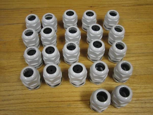 Lote de 22 empuñaduras/glándulas de cable/agarres de cable tipo Heyco grandes; para cable de hasta 3/4" de diámetro - Imagen 1 de 7