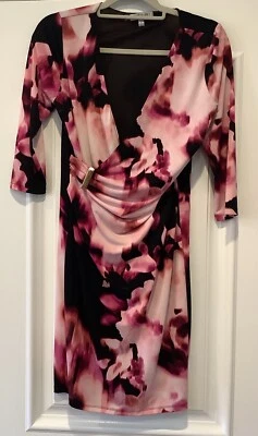 Vestido Jennifer Lopez Talla Pequeña Negro Rosa Floral Funda Mangas 3/4 Cuello Foto 1 de 4