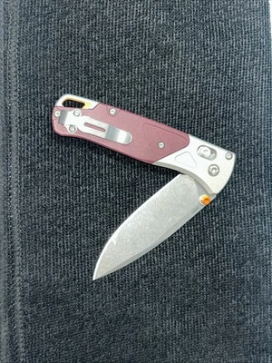 Benchmade Bugout 535-09 Knife, Ash Gray Aluminum Redstone Richlite, S90V New - Image 1 of 4