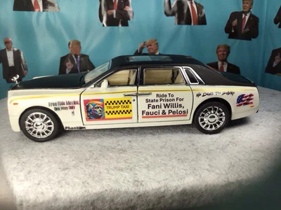 Trump Store, Trump Rolls Royce Taxi, Diecast1/32 Pink - Image 1 of 4
