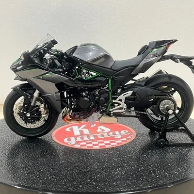 Tamiya 1/12 Kawasaki H2 Carbon Black Finished Masterwork Collection 21169 - Image 1 of 4