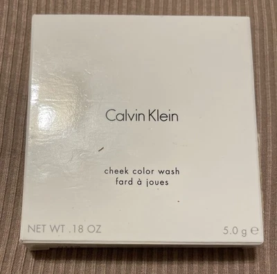 Rubor lavado color mejillas Calvin Klein - 02 natural Foto 1 de 4