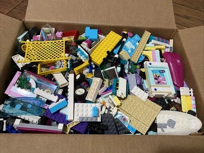 LEGO BULK LOT 9.5  POUNDS MIXED GENUINE LEGO PARTS & PIECES #1 - Image 1 of 4
