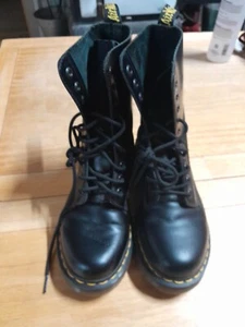 Stivali stringati Dr. Martens Air Wair unisex AW004 in pelle liscia, taglia US donna 6 - Foto 1 di 7