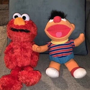 Lot of 2 Tickle Me Ernie 1996 Tyco Doll And Hug Me Elmo Spanish And EnglishWorks - Picture 1 of 6