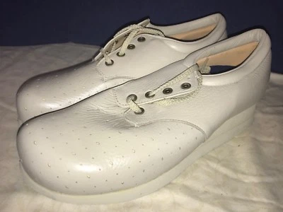 P. W. Minor Orthopedic Beige Lace Up Wedge Heel Comfort Shoe 10 N Narrow - Image 1 of 4