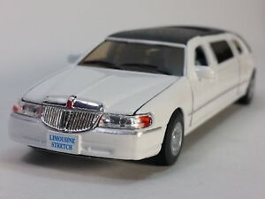 Kinsmart 1999 Lincoln Town Car Stretch Limousine Limo 1:38 Diecast Model White